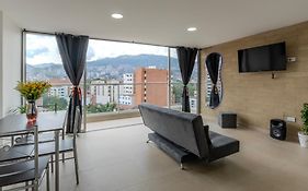 Mirador del Laureles, AC, Piscina, Parqueadero 701